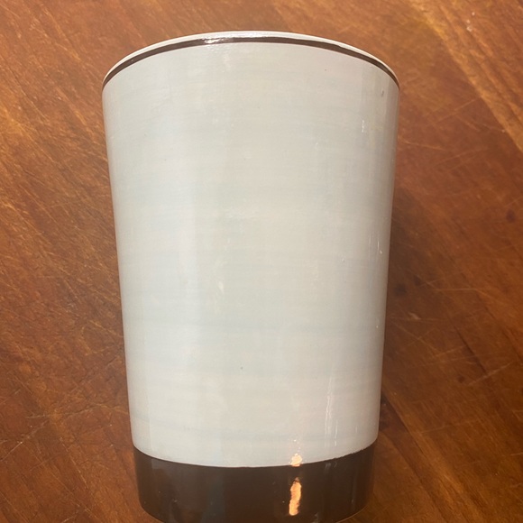 Kassatex Fine Porcelain Cup & Tissue Holder Light sky blue with brown trim - Picture 2 of 11